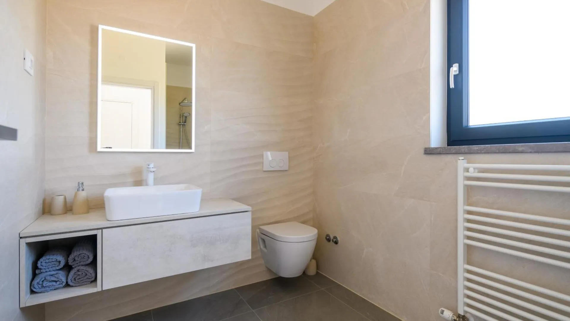 Luxury Villa Luni With Big Private Pool And Hot Tub In Medulin 普拉