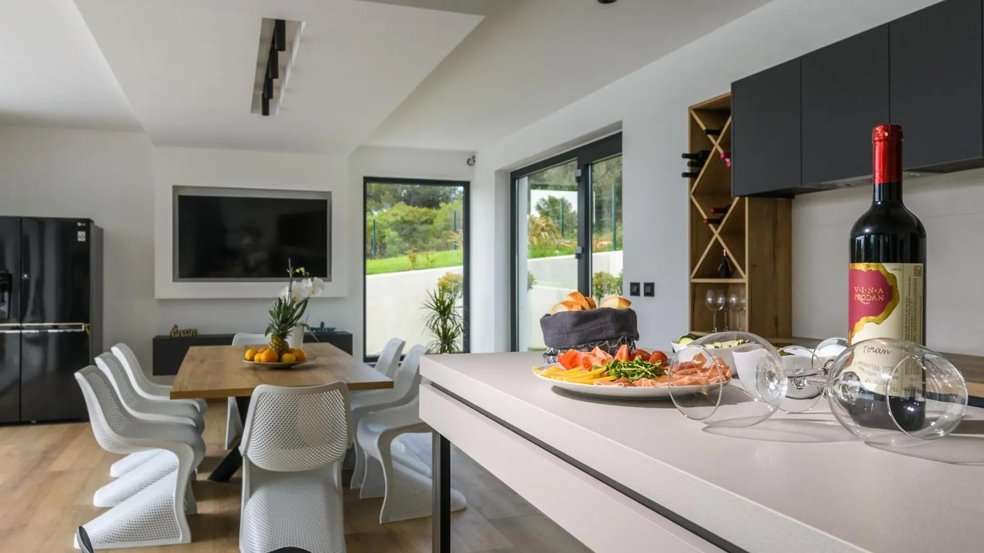 Luxury Villa Luni With Big Private Pool And Hot Tub In Medulin 普拉 0*,  克罗地亚