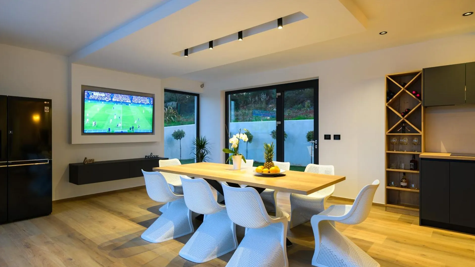 Luxury Villa Luni With Big Private Pool And Hot Tub In Medulin 普拉
