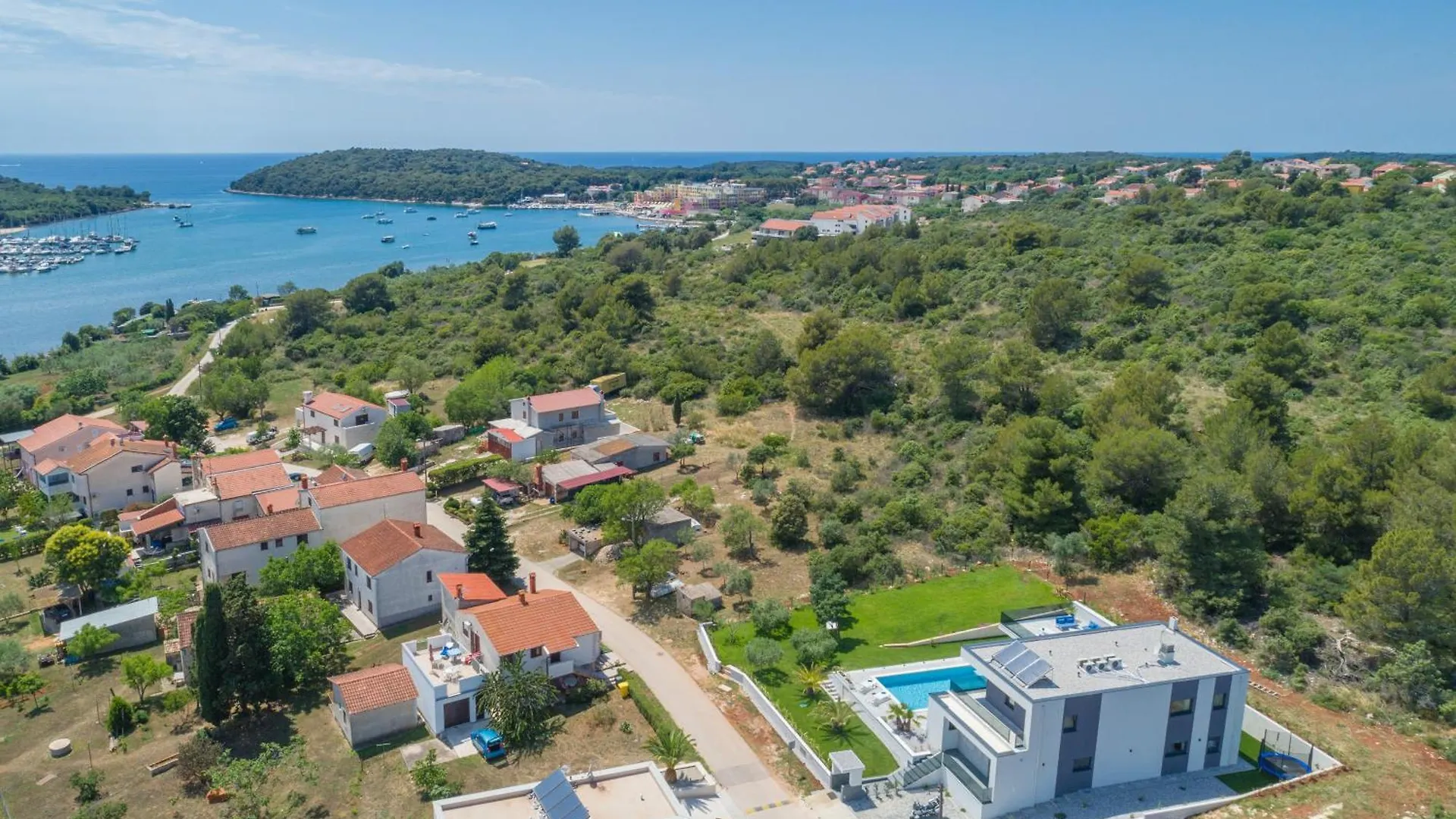 Luxury Villa Luni With Big Private Pool And Hot Tub In Medulin 普拉 克罗地亚