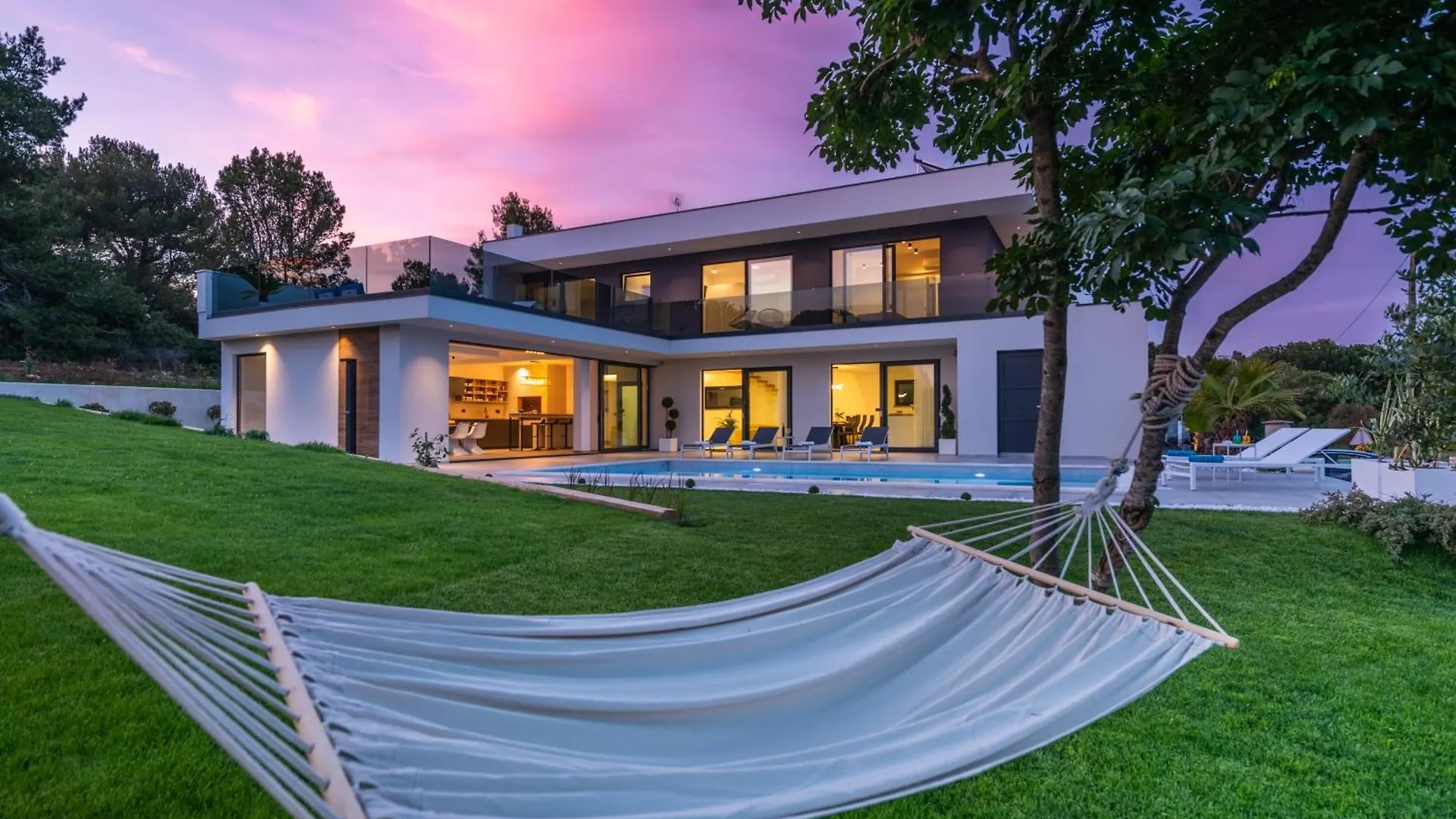 Luxury Villa Luni With Big Private Pool And Hot Tub In Medulin Pola