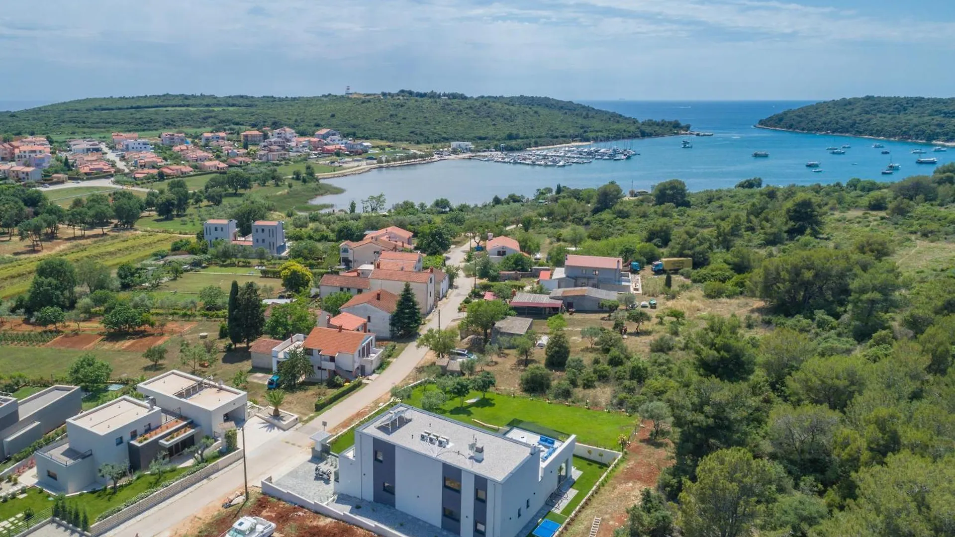 Luxury Villa Luni With Big Private Pool And Hot Tub In Medulin Pola